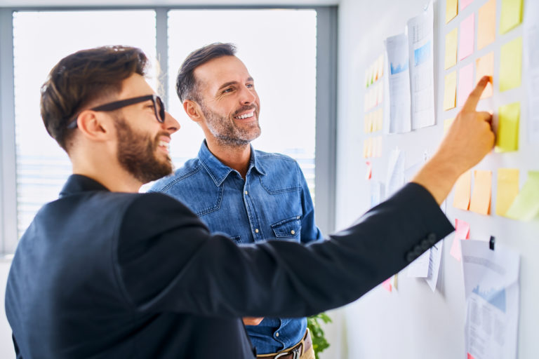 2 hommes : 1 Business coach et un client
